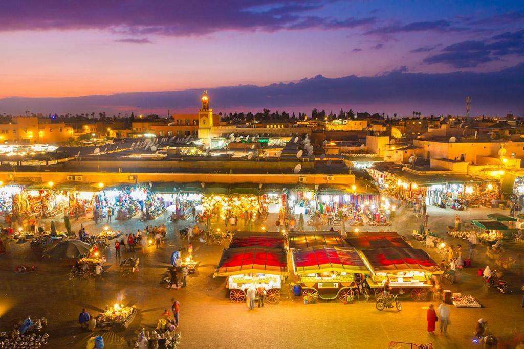 Utazas-Marokko-Kalandkirandulas-Marrakech-ejszaka