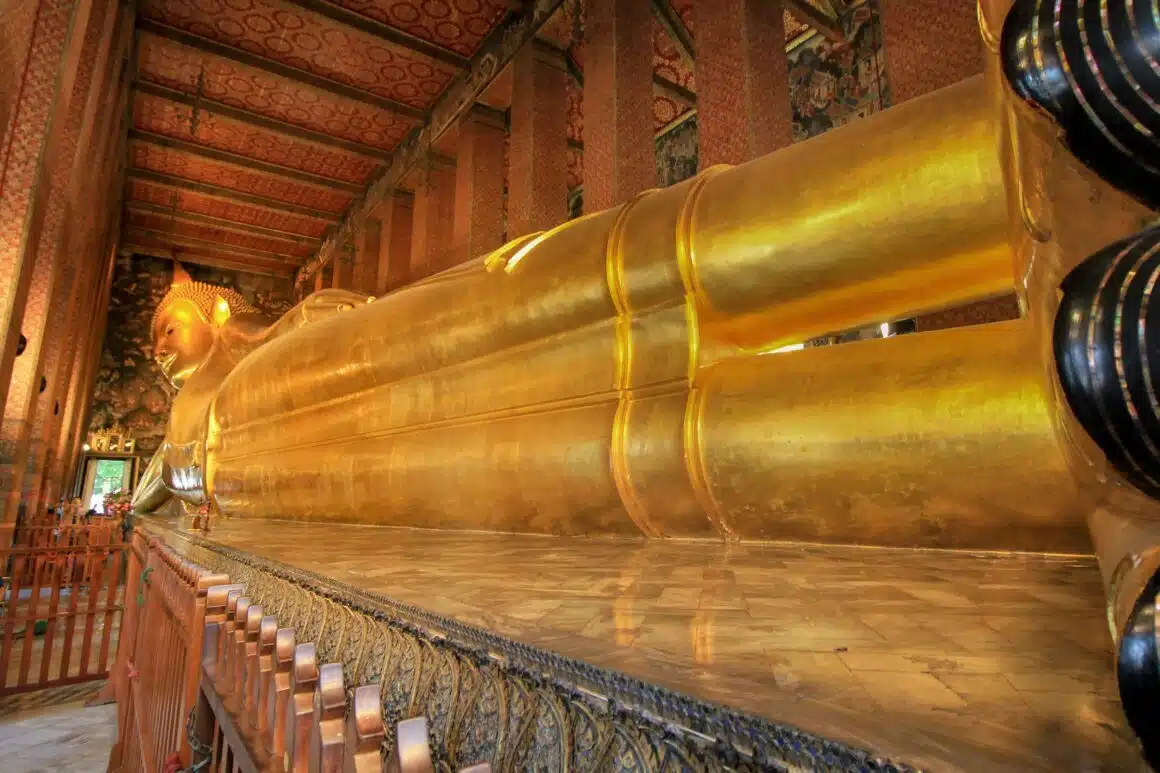 Fekvo Buddha templom