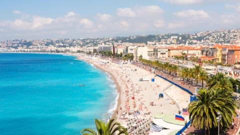 nizza-strandjai-francia-riviera