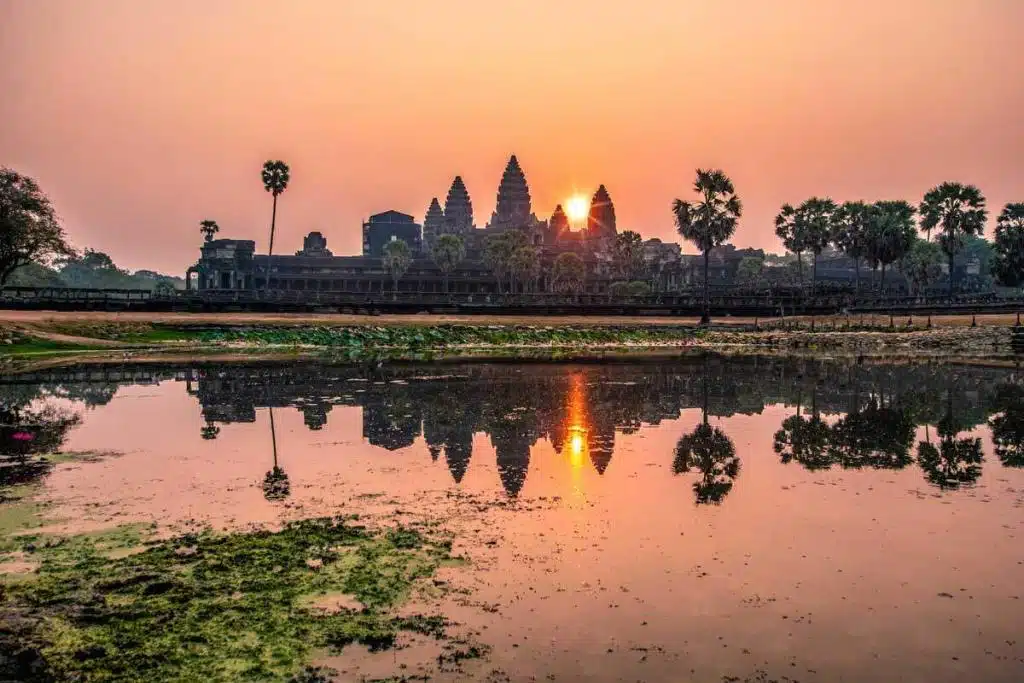 siem-reap-latnivalok-angkor-napfelkelte