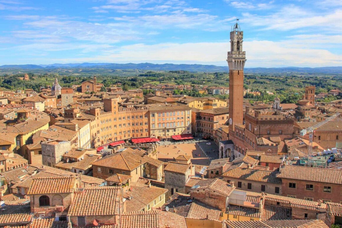 Siena-latnivalok-facciatone-kilato