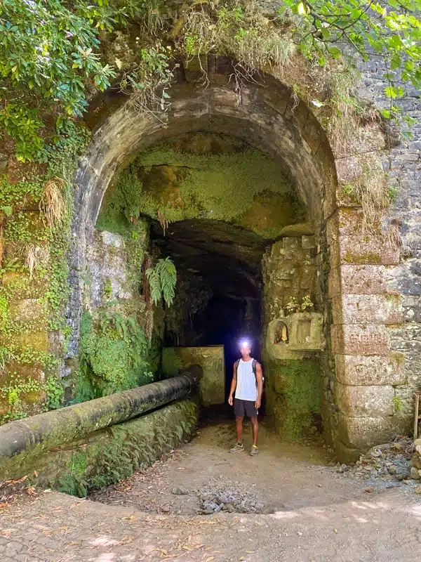 Madeira-Levada-das-25-Fontes-tura-alagutak