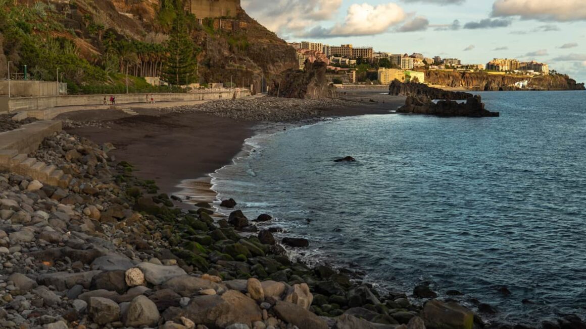 Funchal-legszebb-strandjai-arieero