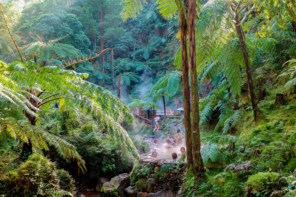 Caldeira-velha-termalvizei-azori-elso-medence