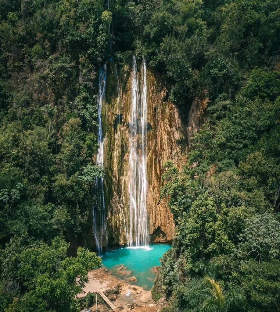 Dominikai Köztársaság körutazás vízesés 50m